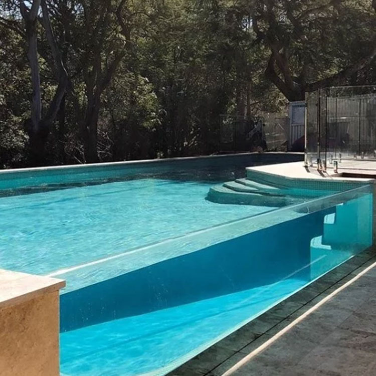 Pourquoi choisir la feuille acrylique comme matériau de piscine ?