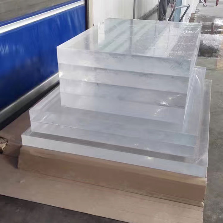 Choisissez notre carte acrylique ultra transparente pour présenter pleinement votre créativité