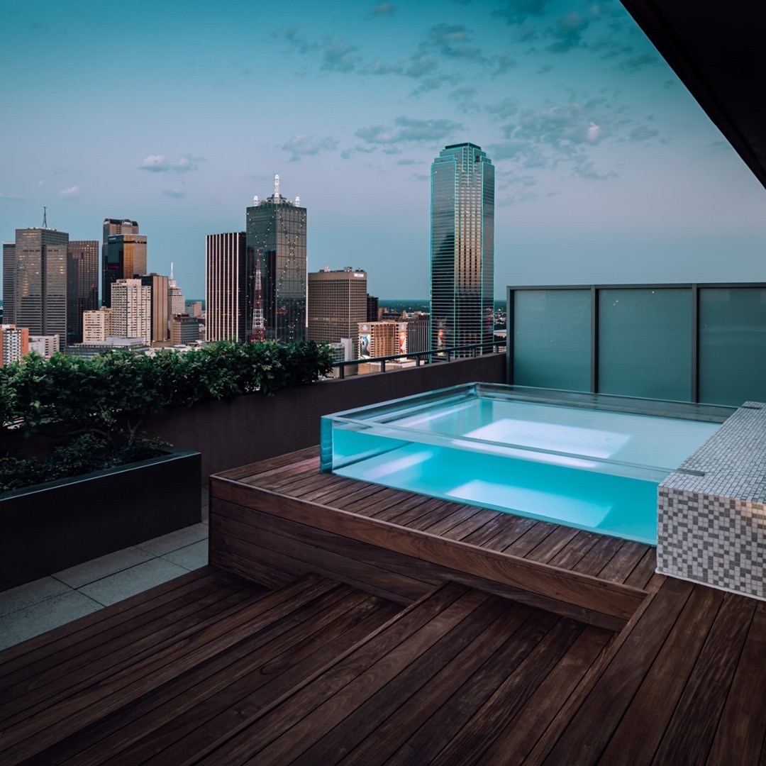 Comment maintenez-vous une piscine acrylique dans votre patio à domicile?