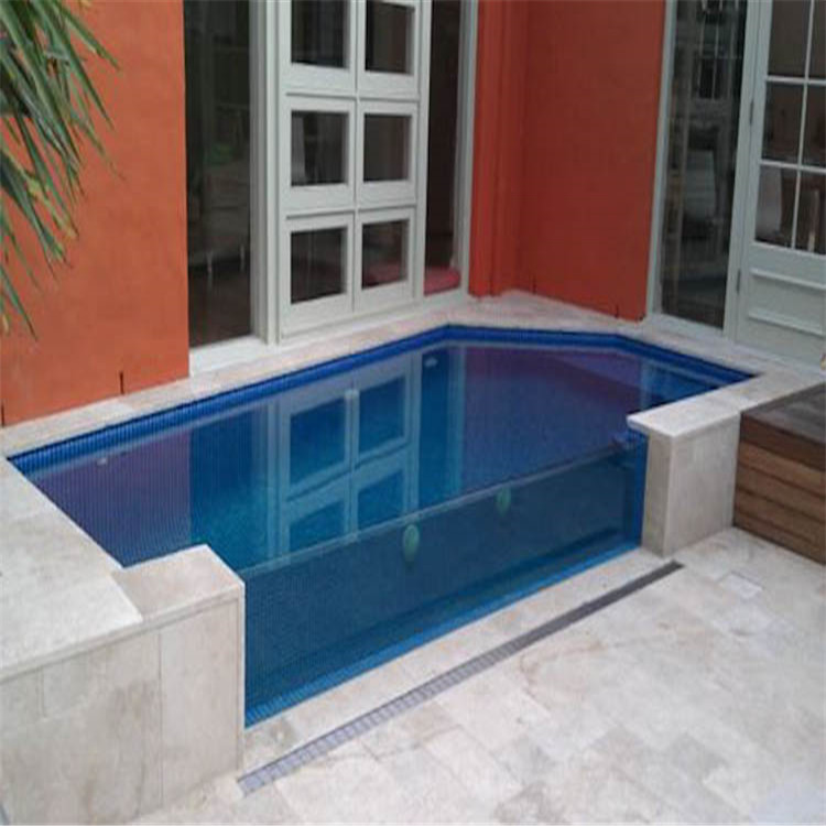 Quels sont les facteurs liés à la capacité porteuse d'une piscine en acrylique en suspension familiale?