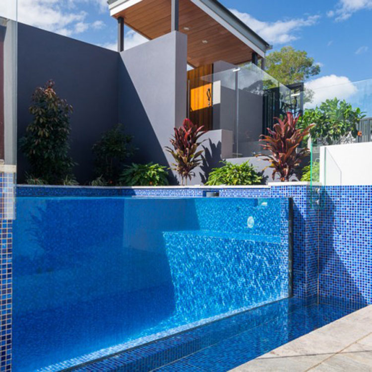 Piscine en acrylique pour cour familiale